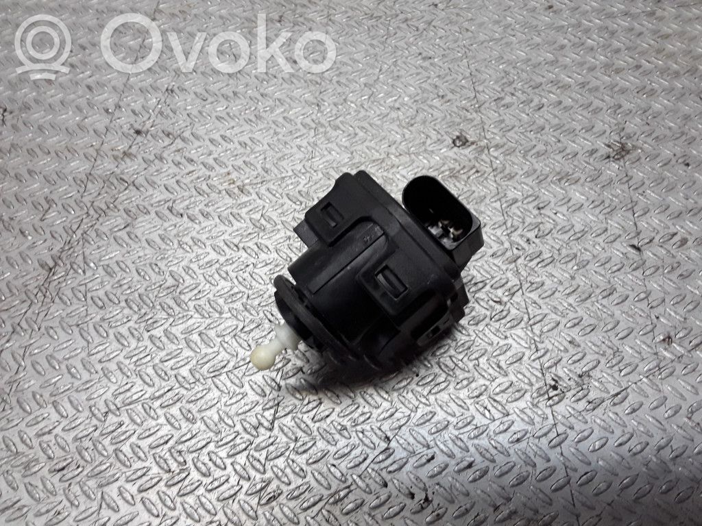 Audi A6 S6 C5 4B Headlight level adjustment motor 