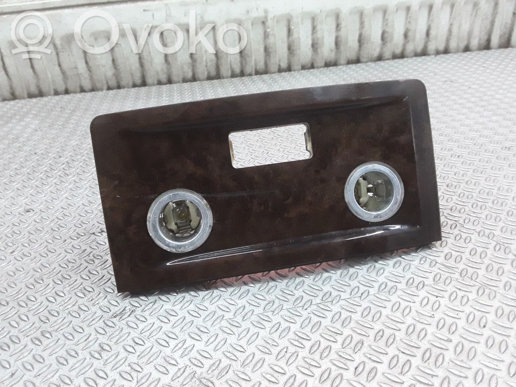 12 V гнездо (сзади)