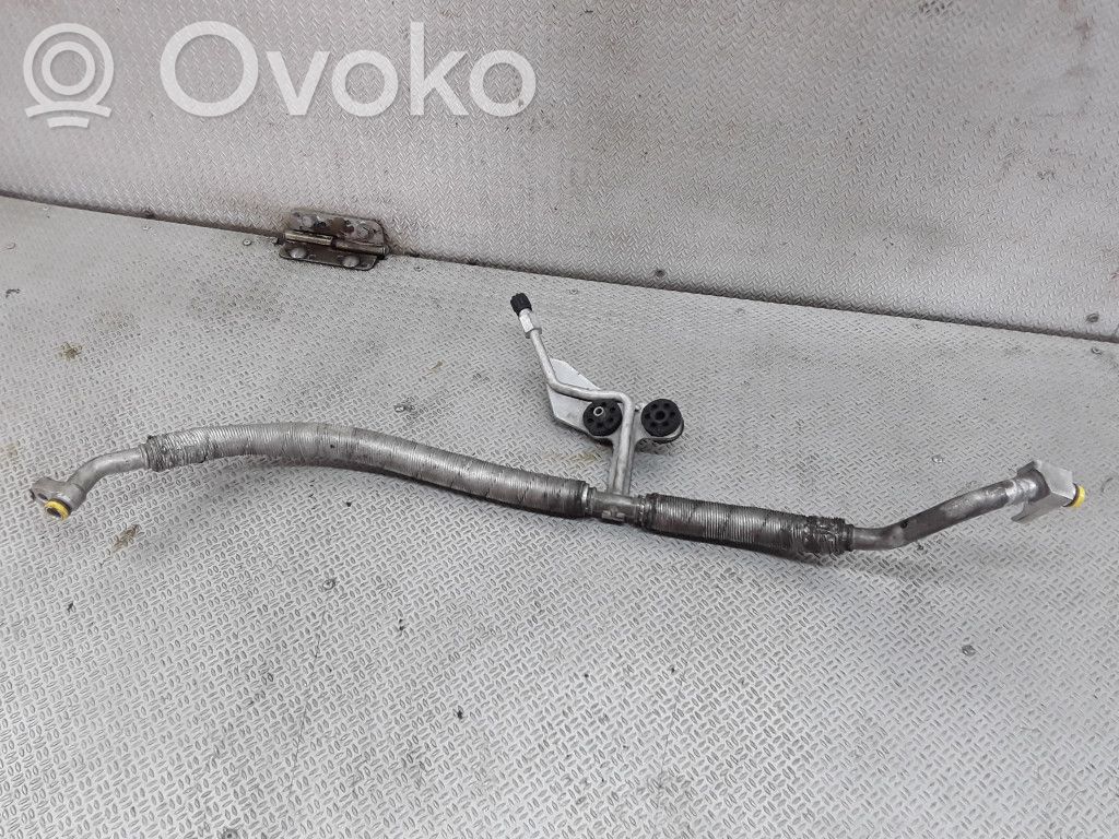 BMW 5 E60 E61 Ilmastointilaitteen putki (A/C) 