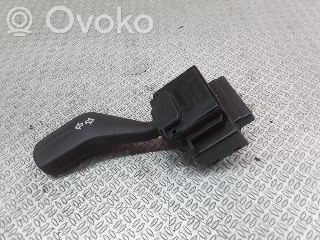 Ford Focus C-MAX Pagrieziena signālu / lukturu sviria 