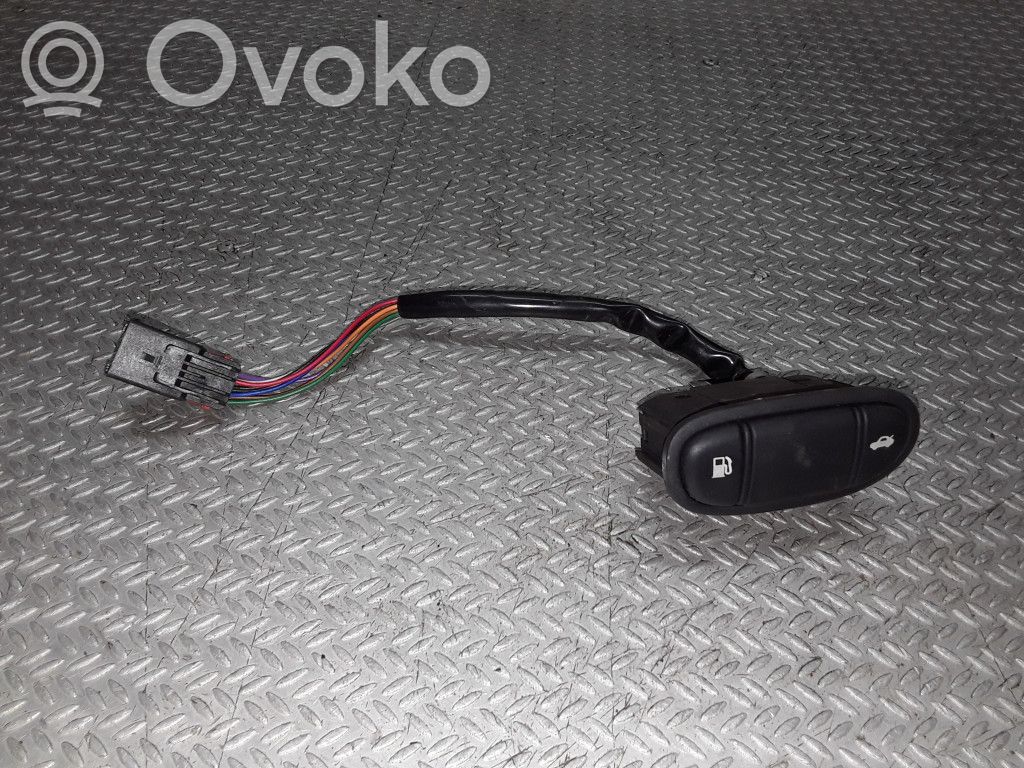 Jaguar S-Type Fuel tank opening switch 
