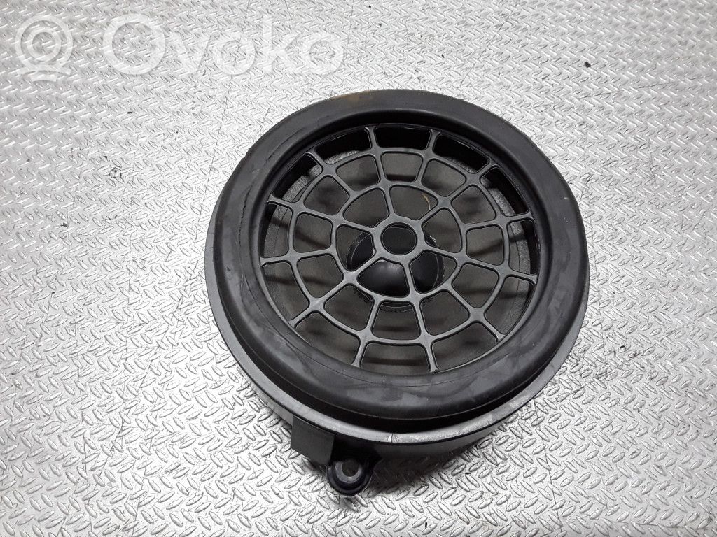 Etuoven kaiutin