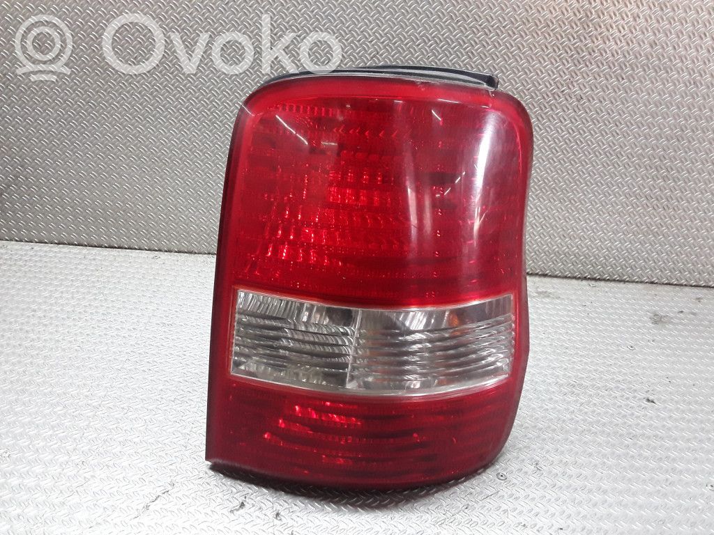 KIA Carnival Задний фонарь в кузове 