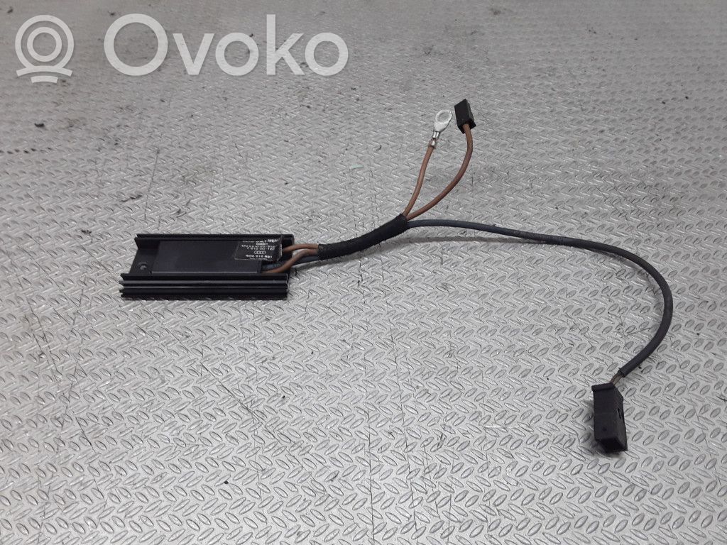 Audi A8 S8 D2 4D Aerial antenna amplifier 