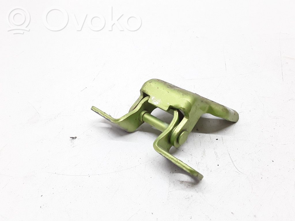 Priekšpusē augšējā vira (eņģe)