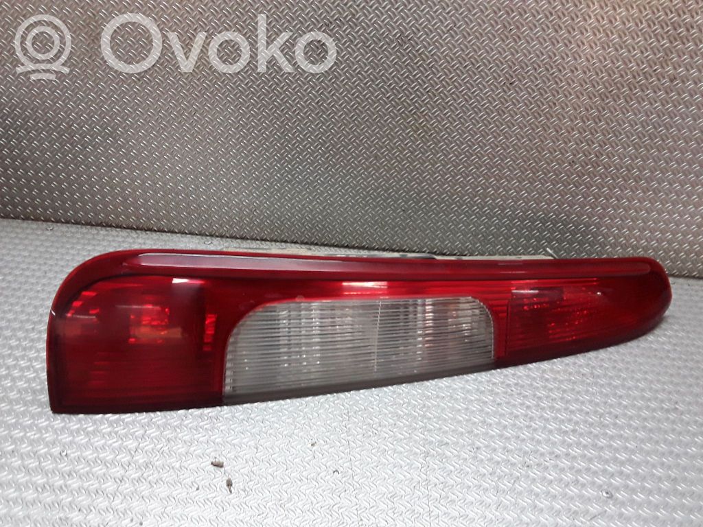 Luz trasera/de freno   3M5113N411AA