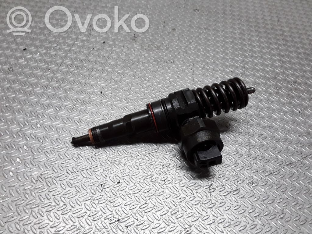 Injektor Einspritzdüse   038130073F
