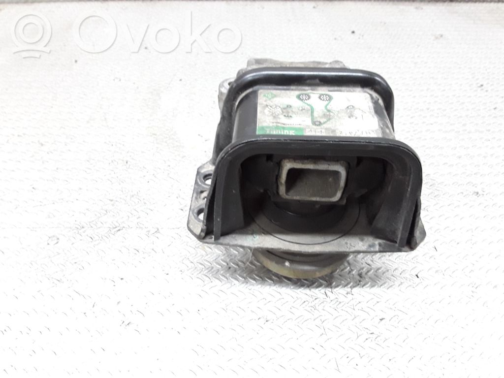 Peugeot 307 Engine mount bracket 