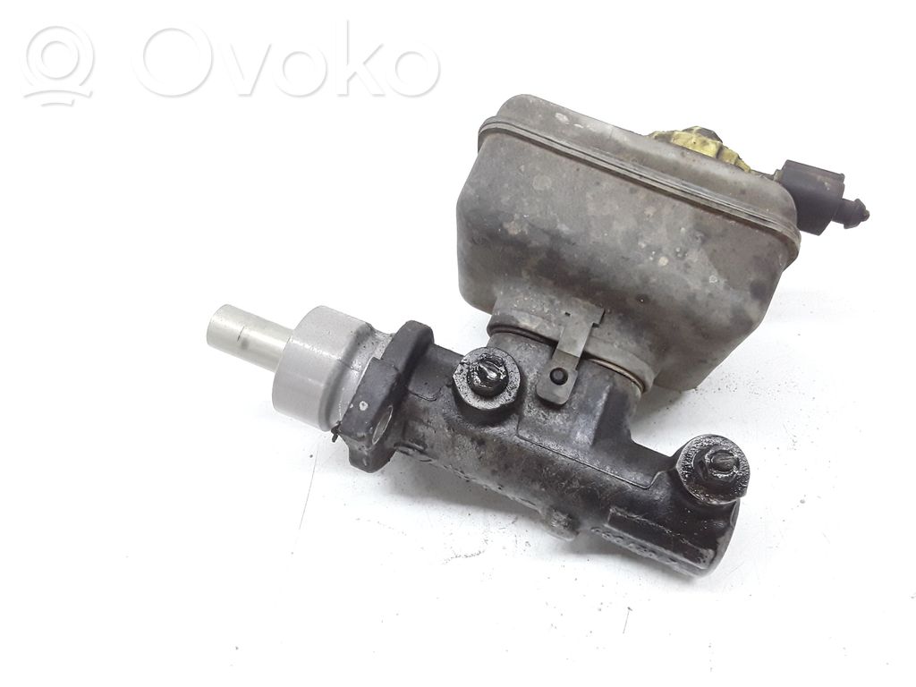 Master brake cylinder