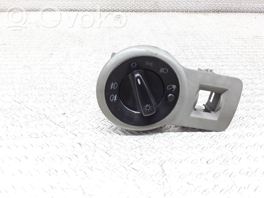 Skoda Octavia Mk1 (1U) Light switch 