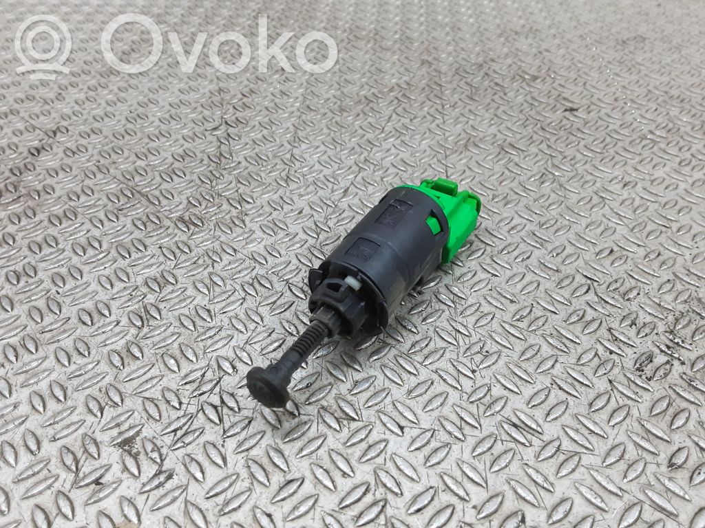 Brake pedal sensor switch   95835T