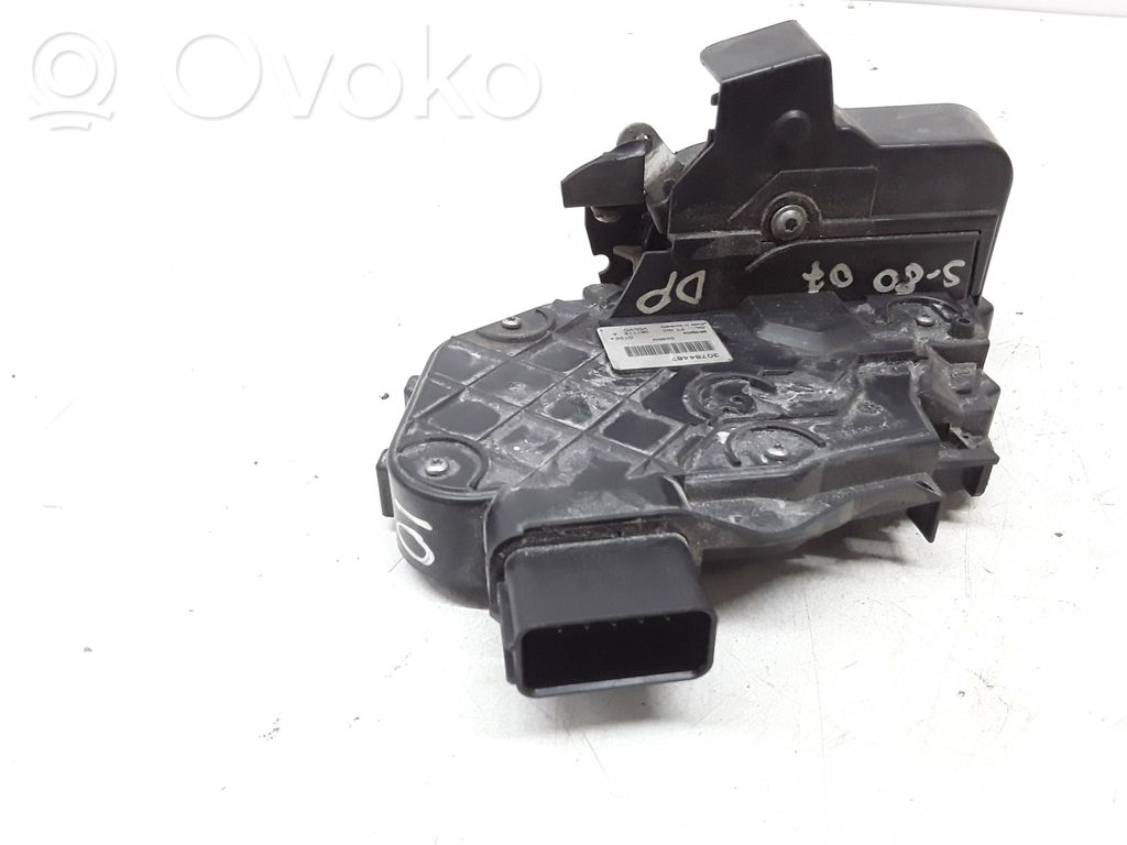 Volvo V50 Priekšpusē slēdzene 
