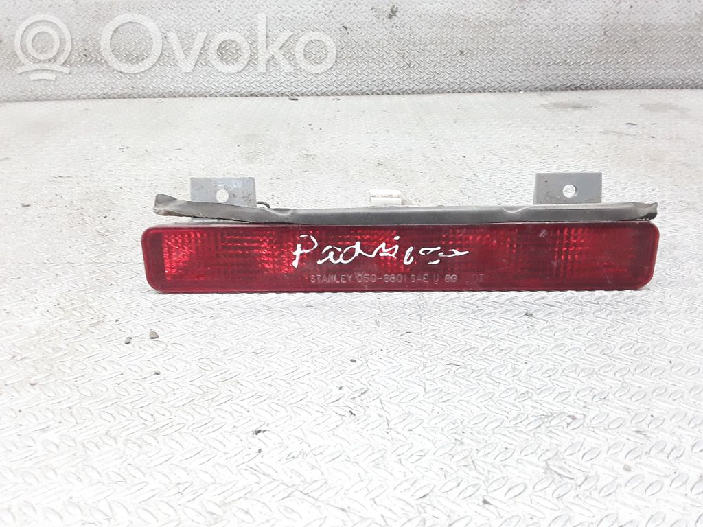 Mitsubishi Pajero Papildomas stop žibintas 