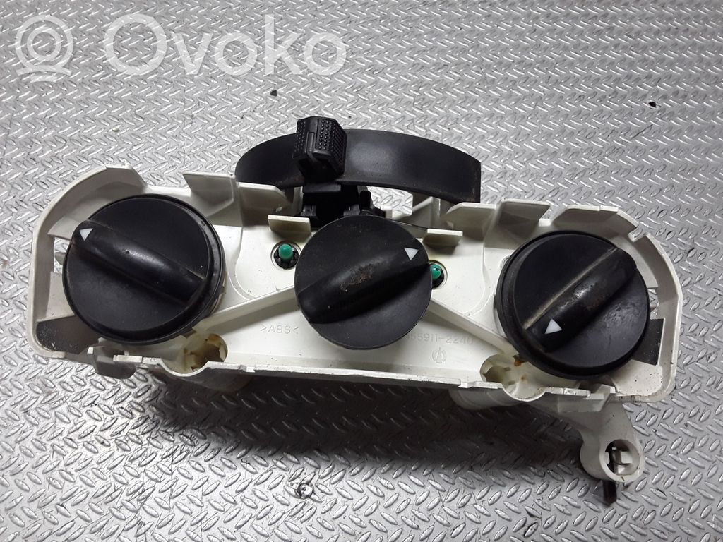 Toyota Corolla Verso E121 Climate control unit 