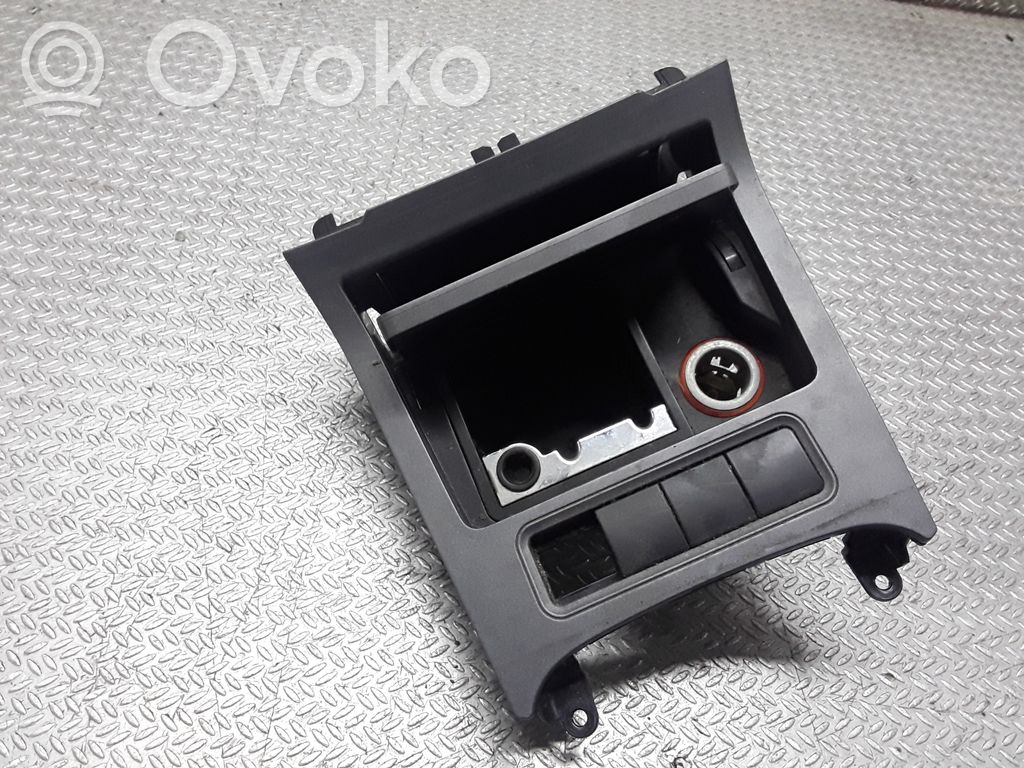 Cenicero (delantero)   1K0857961