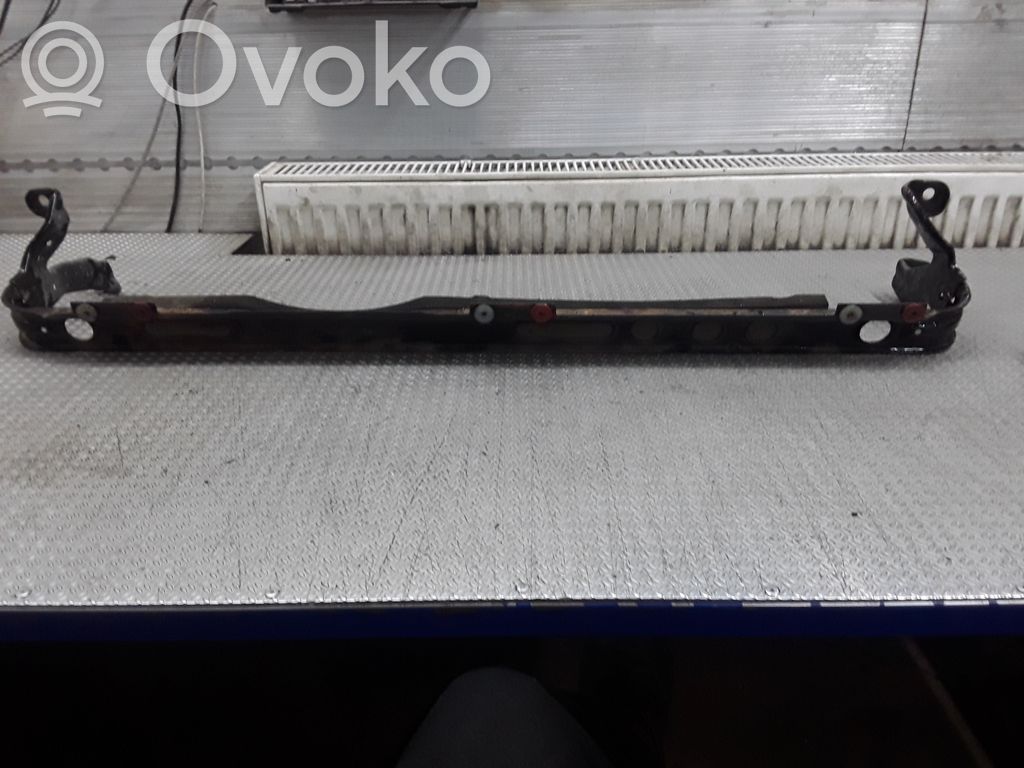 Ford Focus Radiatoru paneļa apakšējā daļa (televizora) 