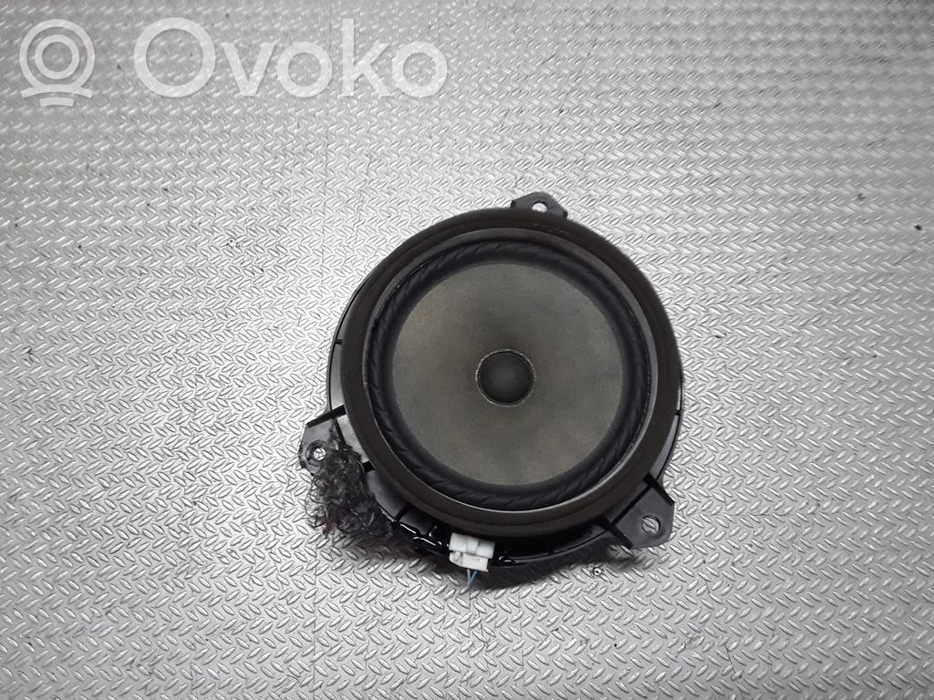 Altavoz de la puerta delantera   861600D180