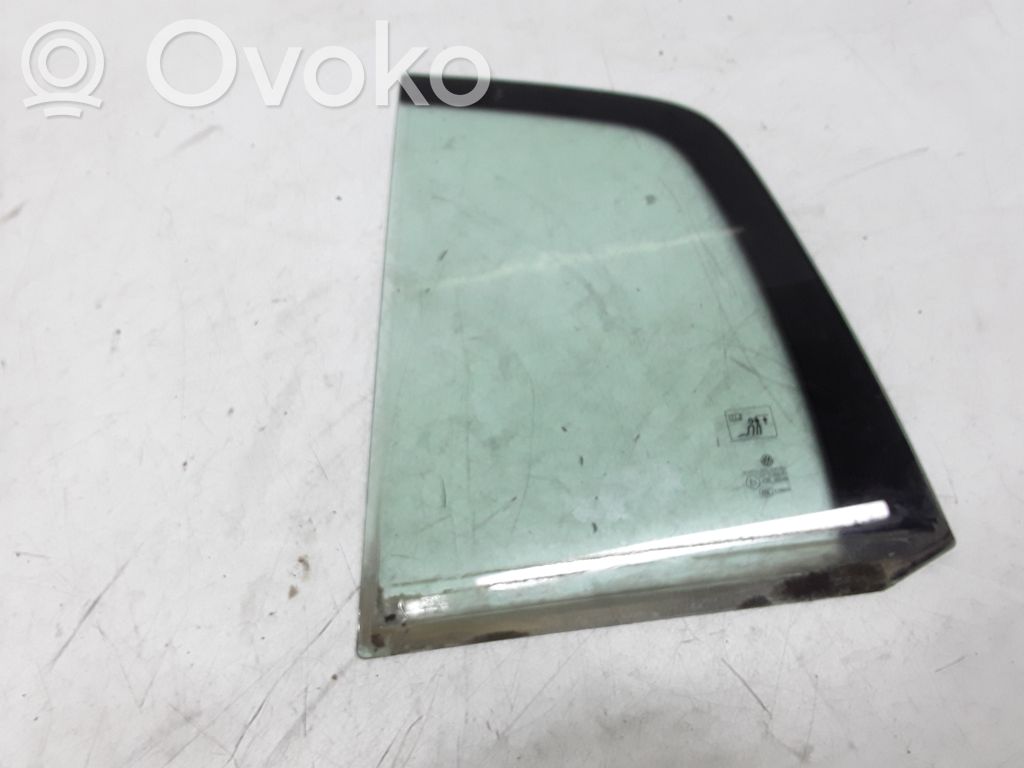 Ventanilla de ventilación de la puerta trasera   43R00048