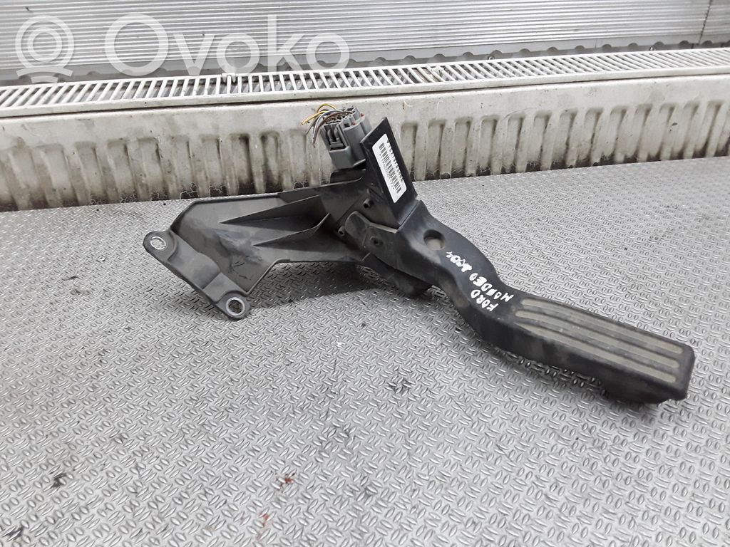 Akceleratoriaus pedalas   1S719F836BB