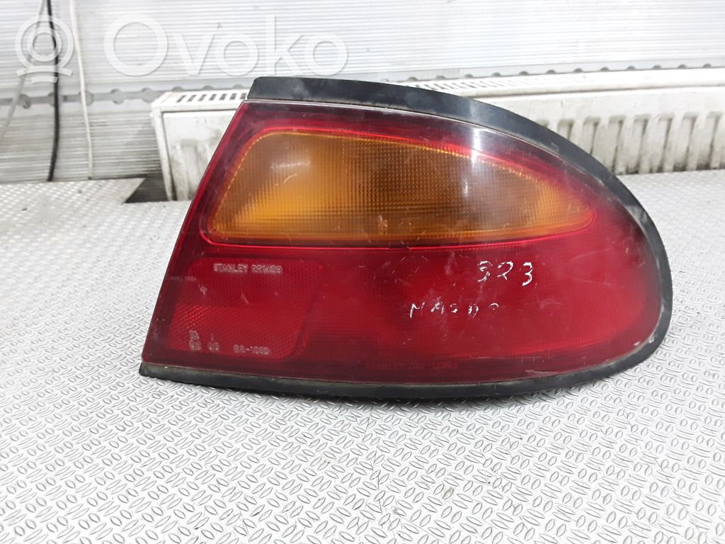 Mazda 323 F Galinis žibintas kėbule 
