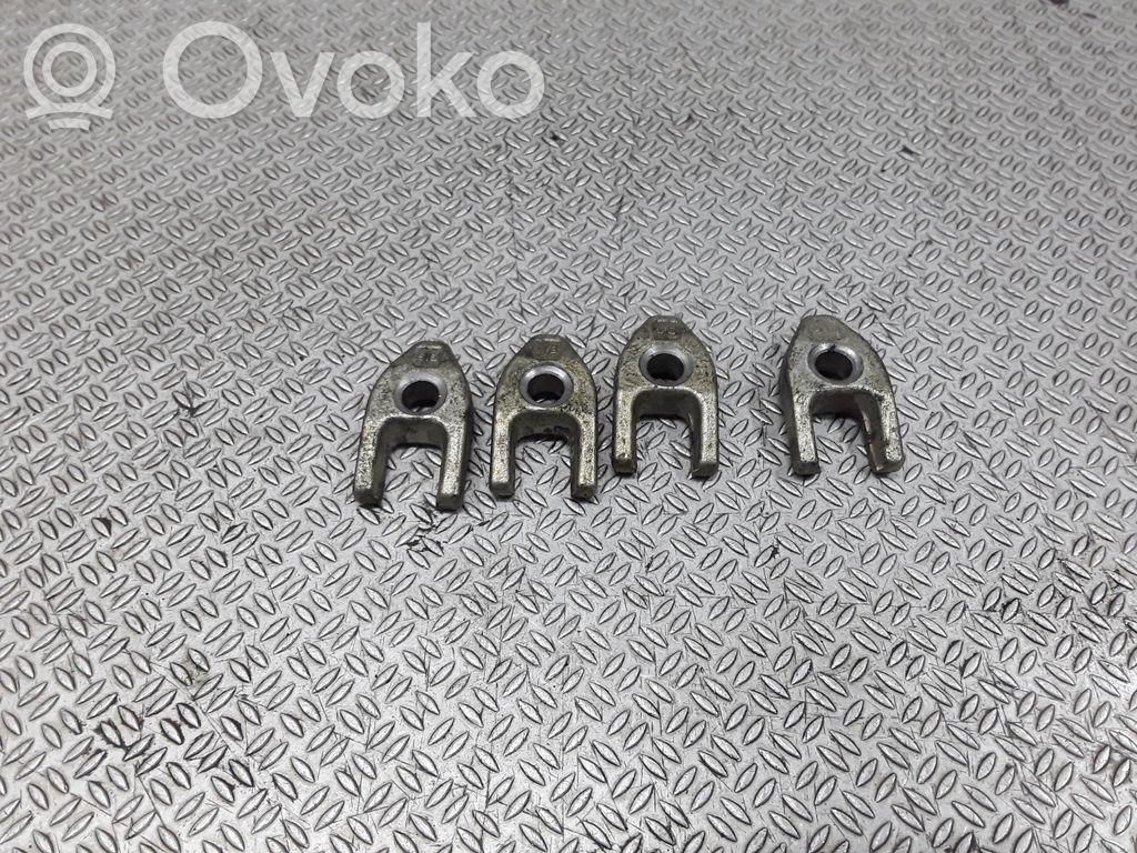 Abrazadera del inyector de combustible