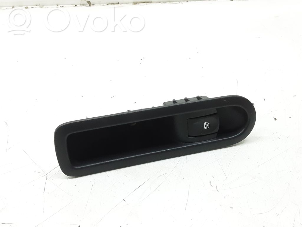 Electric window control switch   8200635069