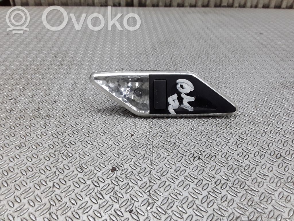 Rear seat light   8375585