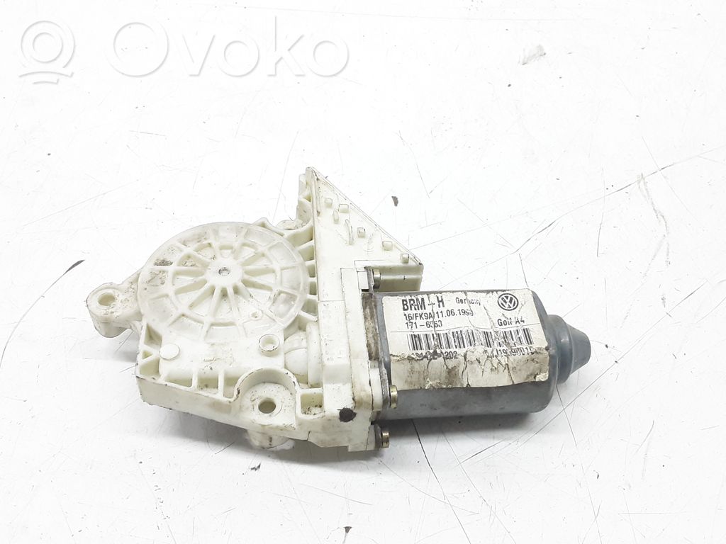 Volkswagen Golf IV Silnik regulatora szyby drzwi przednich 