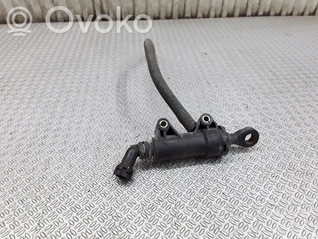 BMW 5 E39 Cilindro maestro de embrague 