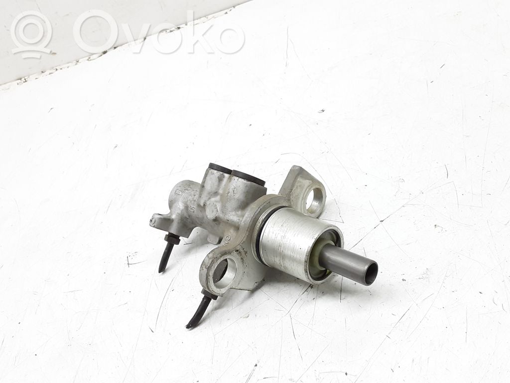 Master brake cylinder