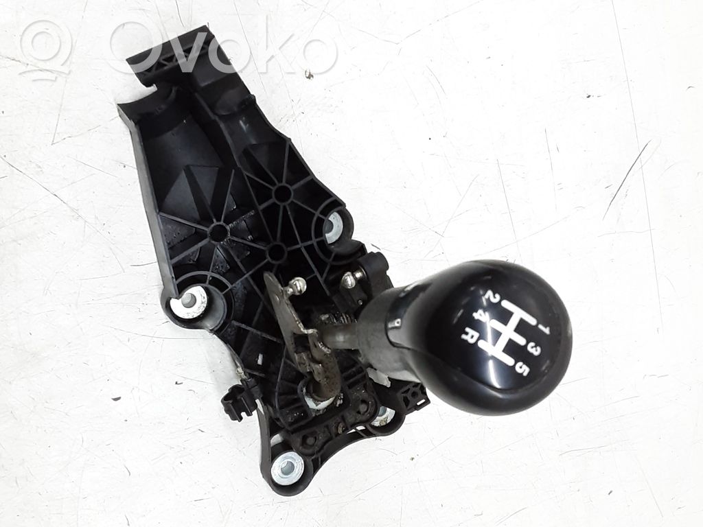 Ford Fiesta Vaihteenvalitsimen verhoilu 