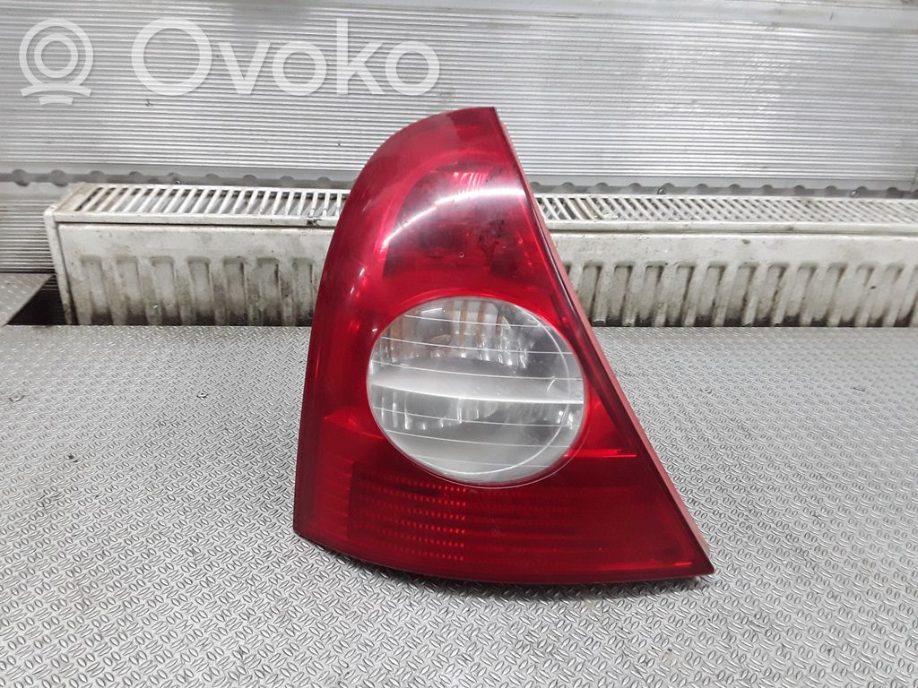 Renault Clio II Aizmugurējais lukturis virsbūvē 