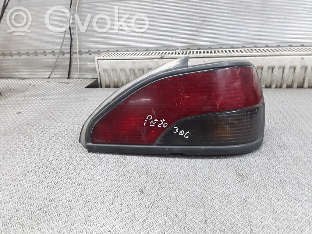 Peugeot 306 Galinis žibintas kėbule 