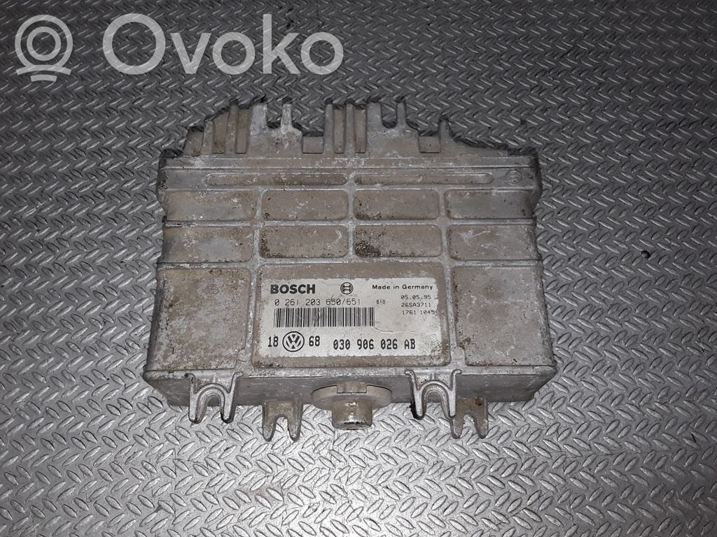 Volkswagen Golf III Engine control unit/module 