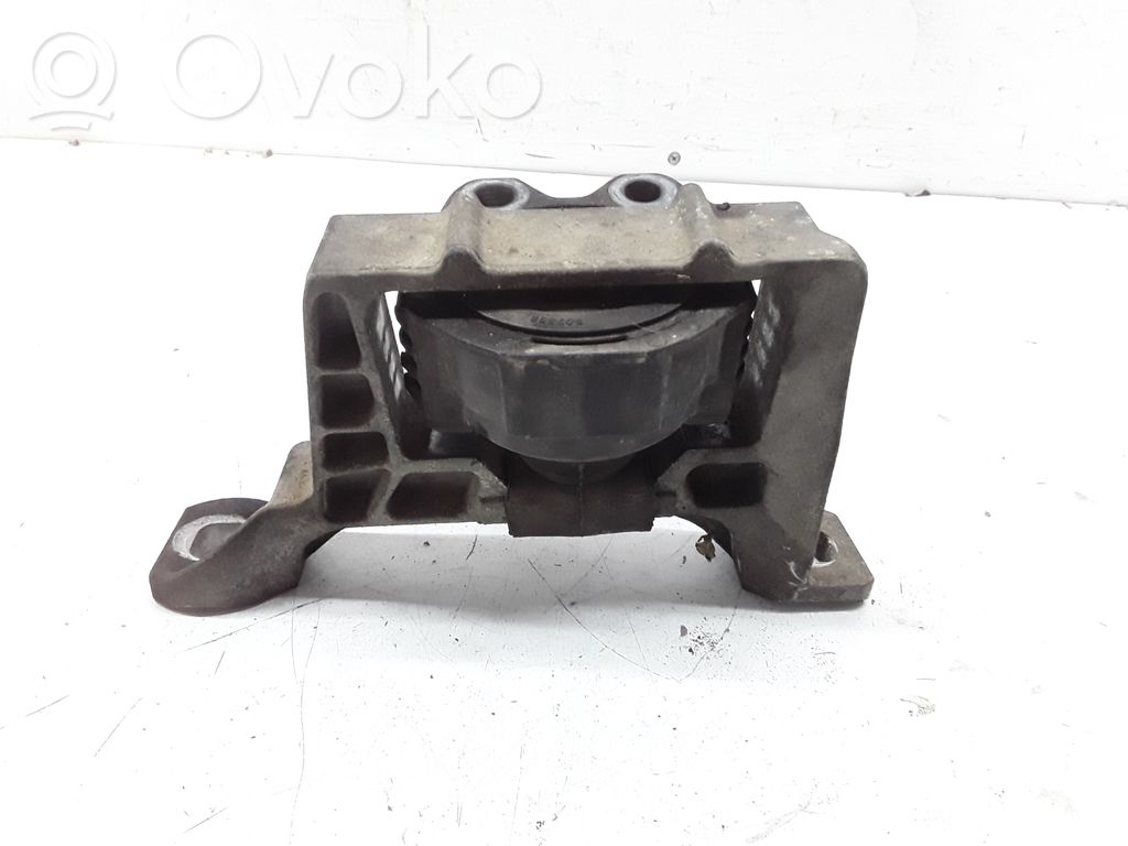 Ford Focus Engine mount bracket 