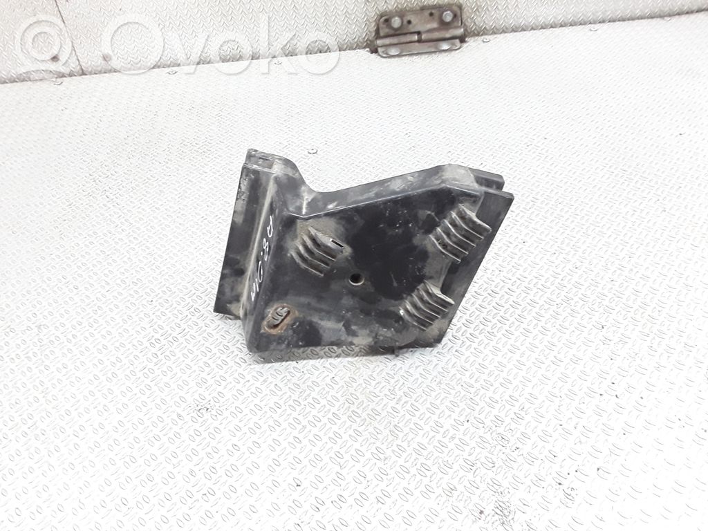 Audi A8 S8 D2 4D Bumper support mounting bracket corner 