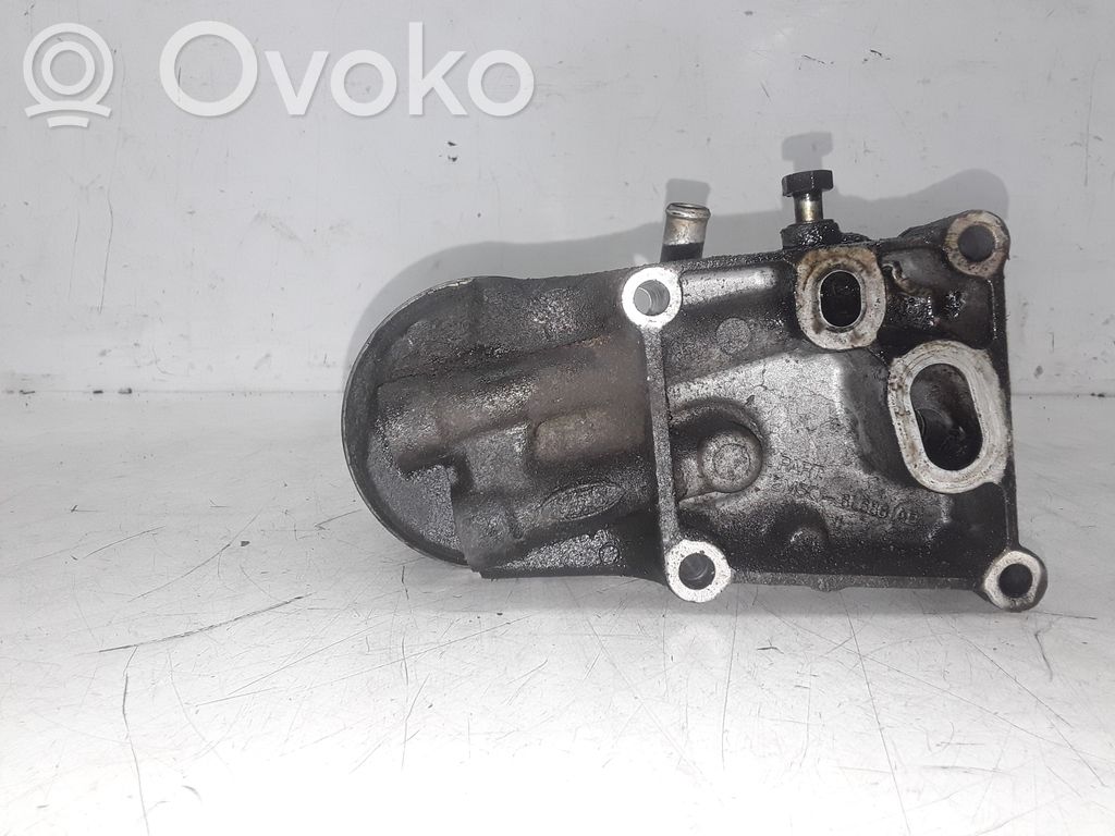Ford Focus Oil filter mounting bracket 