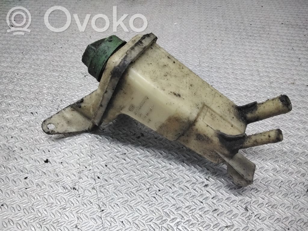 Volkswagen PASSAT B5 Ohjaustehostimen nestesäiliö 