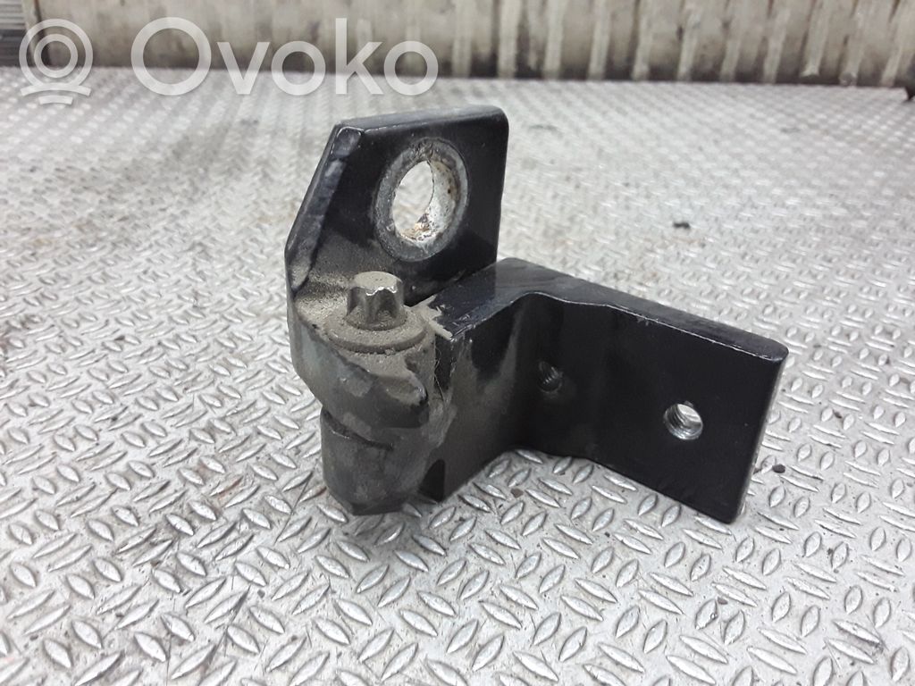 Rear door upper hinge   13181940
