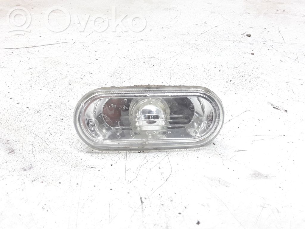 Volkswagen Bora Semnalizator bară față 