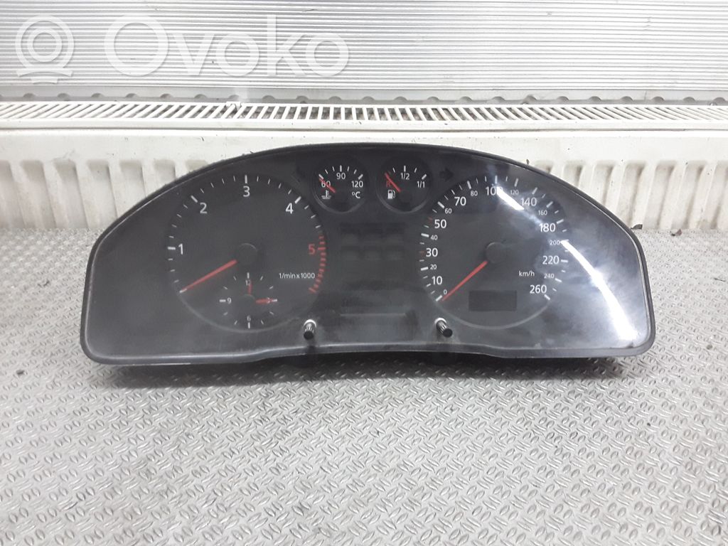 Audi A4 S4 B5 8D Speedometer (instrument cluster) 