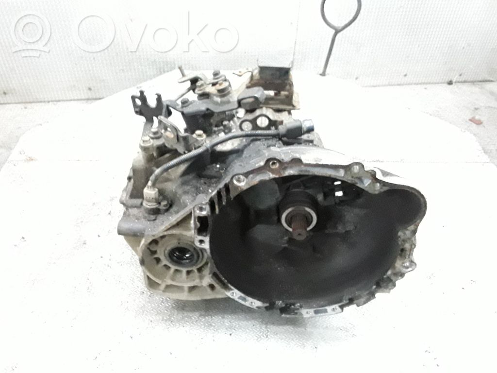 Mechaninė 6 pavarų dėžė   M5GF2,DDC2WD