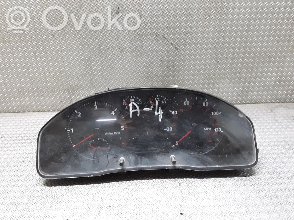 Audi A4 S4 B5 8D Nopeusmittari (mittaristo) 