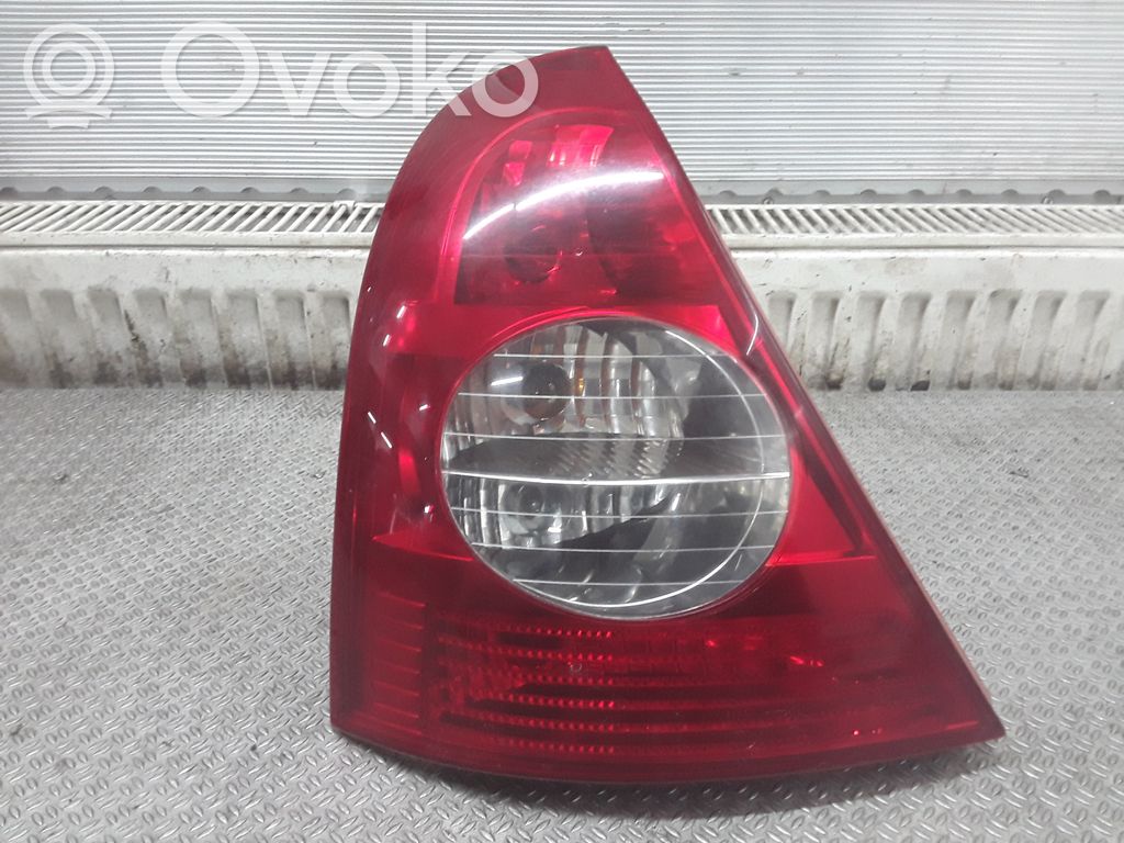 Renault Clio II Aizmugurējais lukturis virsbūvē 