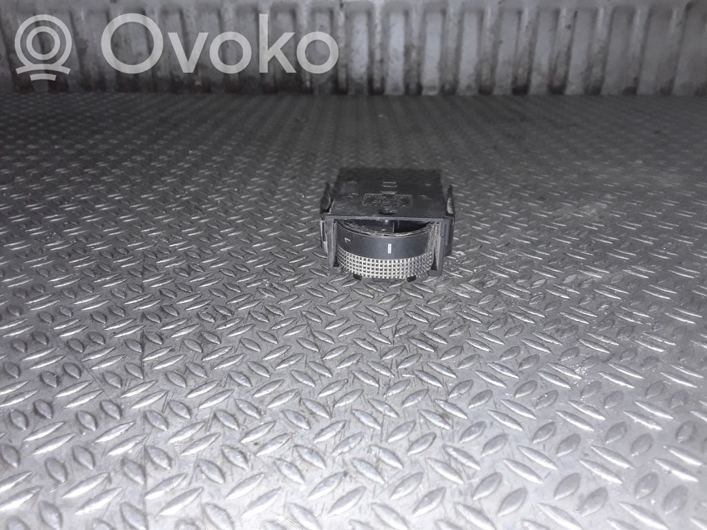 Volkswagen Golf III Headlight level height control switch 
