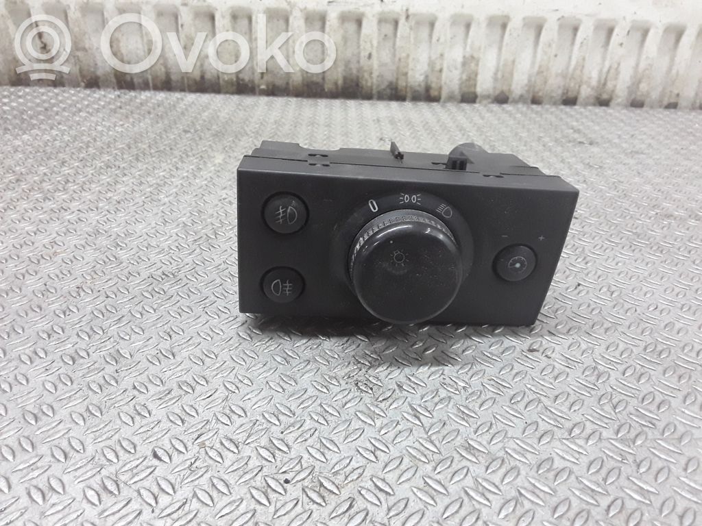 Light switch   93394757