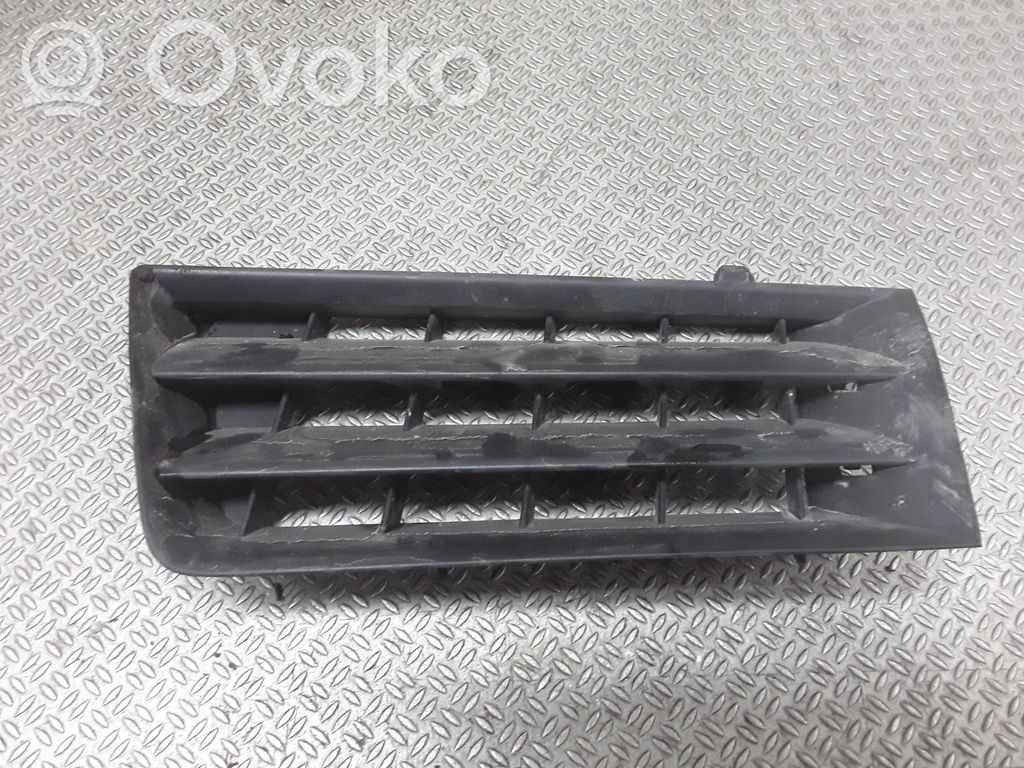 Renault Megane II Etupuskurin alempi jäähdytinsäleikkö 
