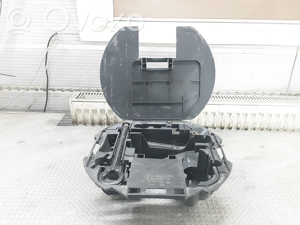 Renault Clio III Työkalupakki 