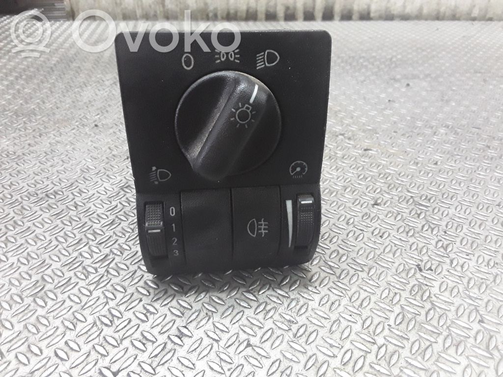 Light switch   09180775