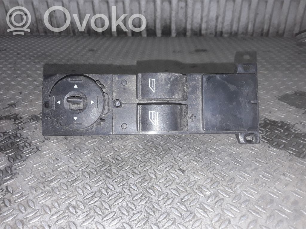 Electric window control switch   3M5T14529CE
